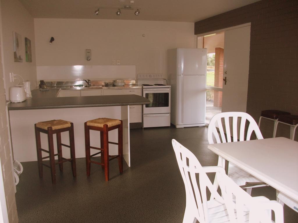LaValla Estate Hostal Tuakau Habitación foto